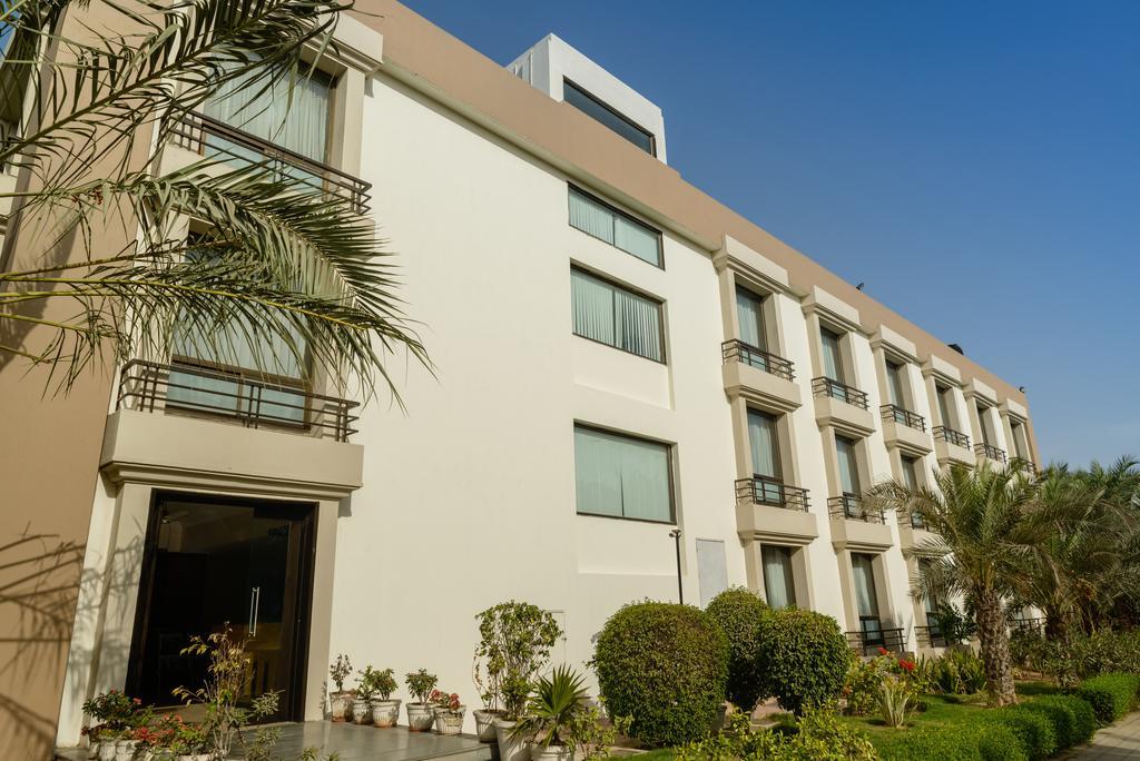 Quality Inn Palms Gāndhīdhām Eksteriør bilde