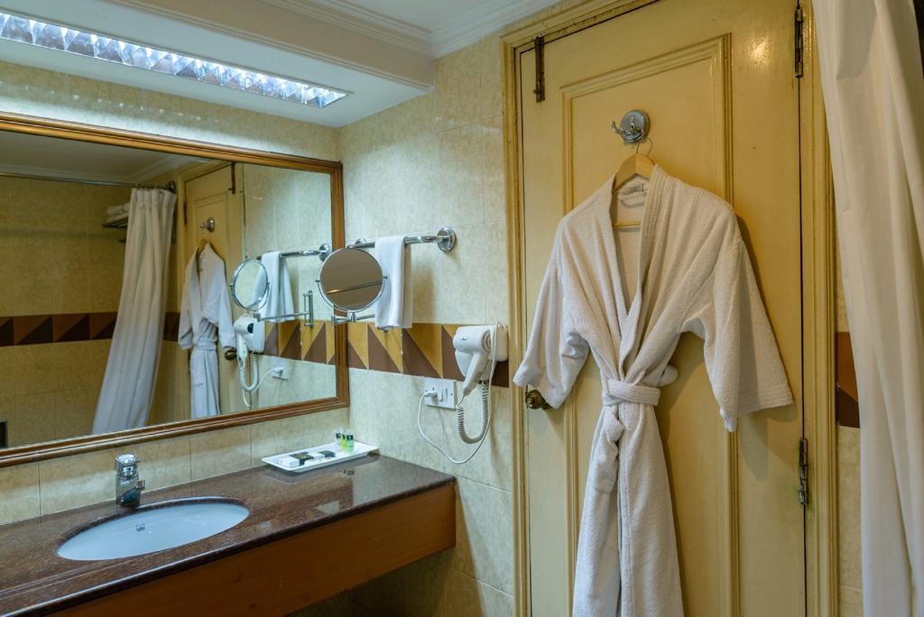 Quality Inn Palms Gāndhīdhām Eksteriør bilde