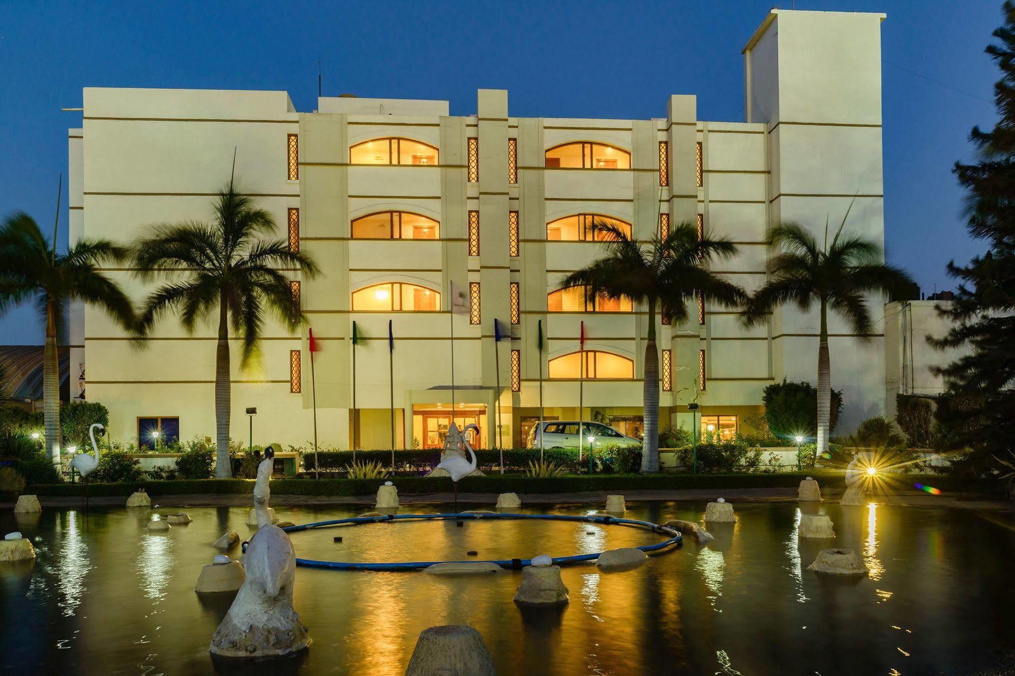 Quality Inn Palms Gāndhīdhām Eksteriør bilde