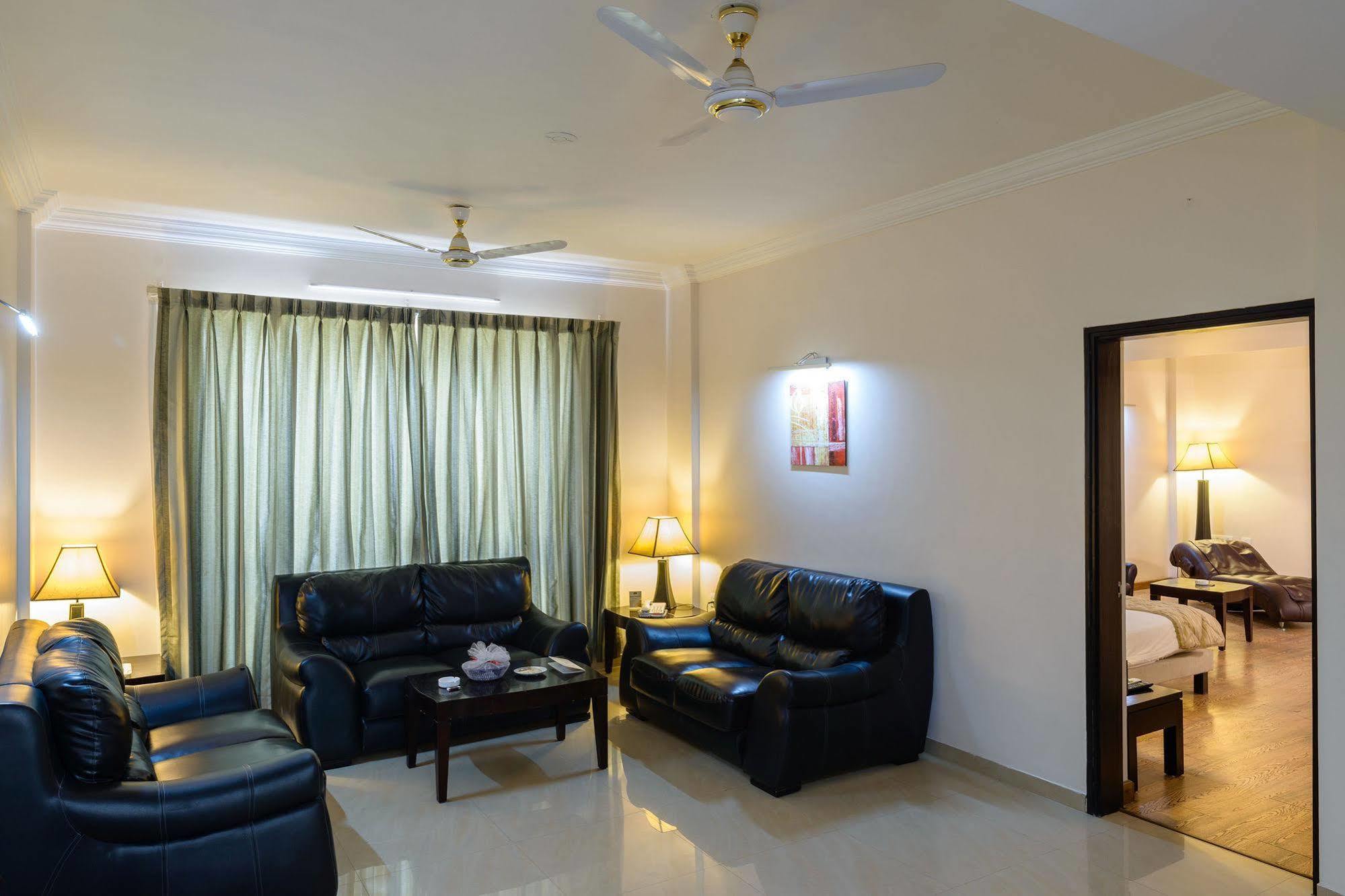 Quality Inn Palms Gāndhīdhām Eksteriør bilde
