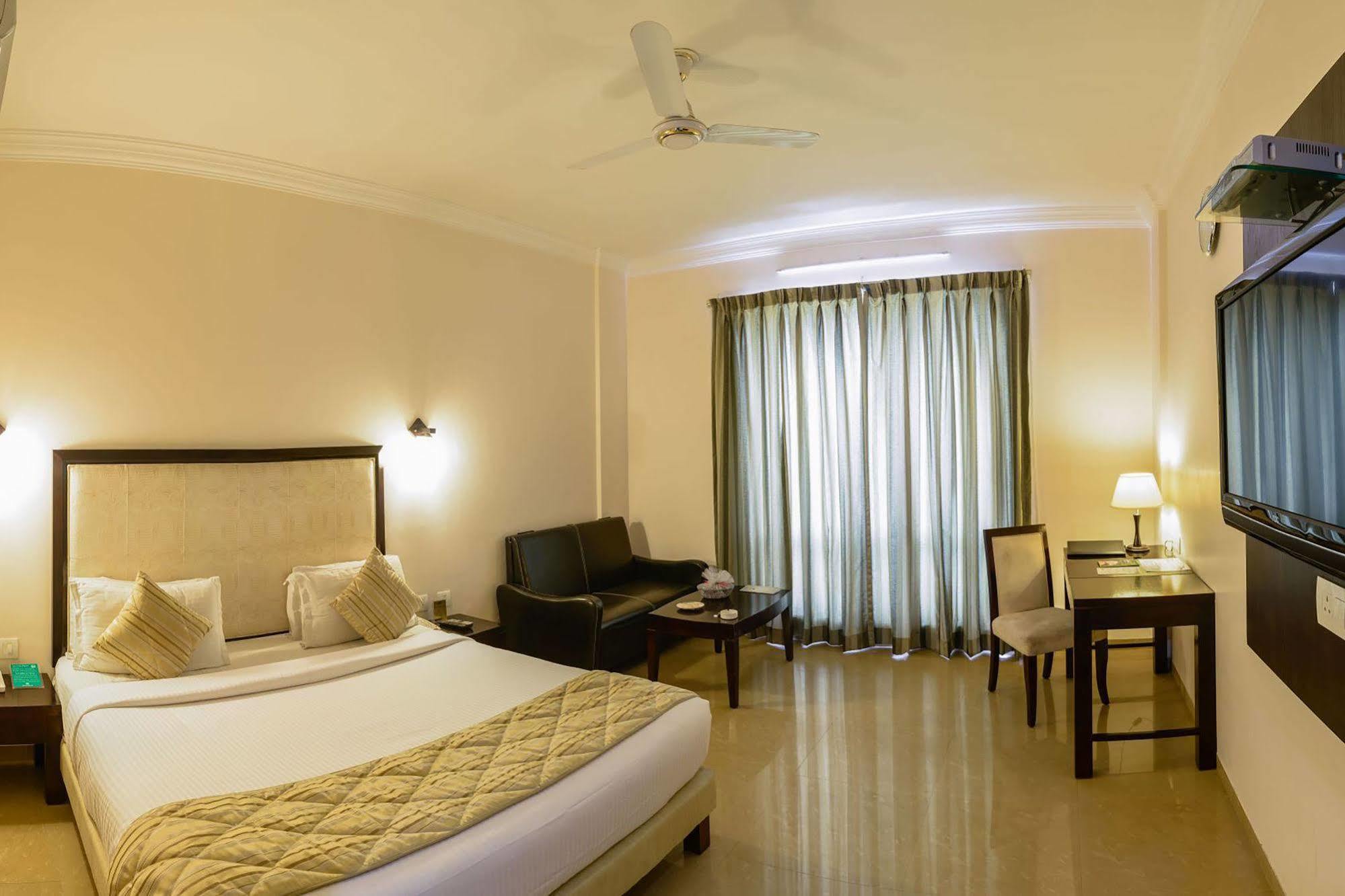 Quality Inn Palms Gāndhīdhām Eksteriør bilde