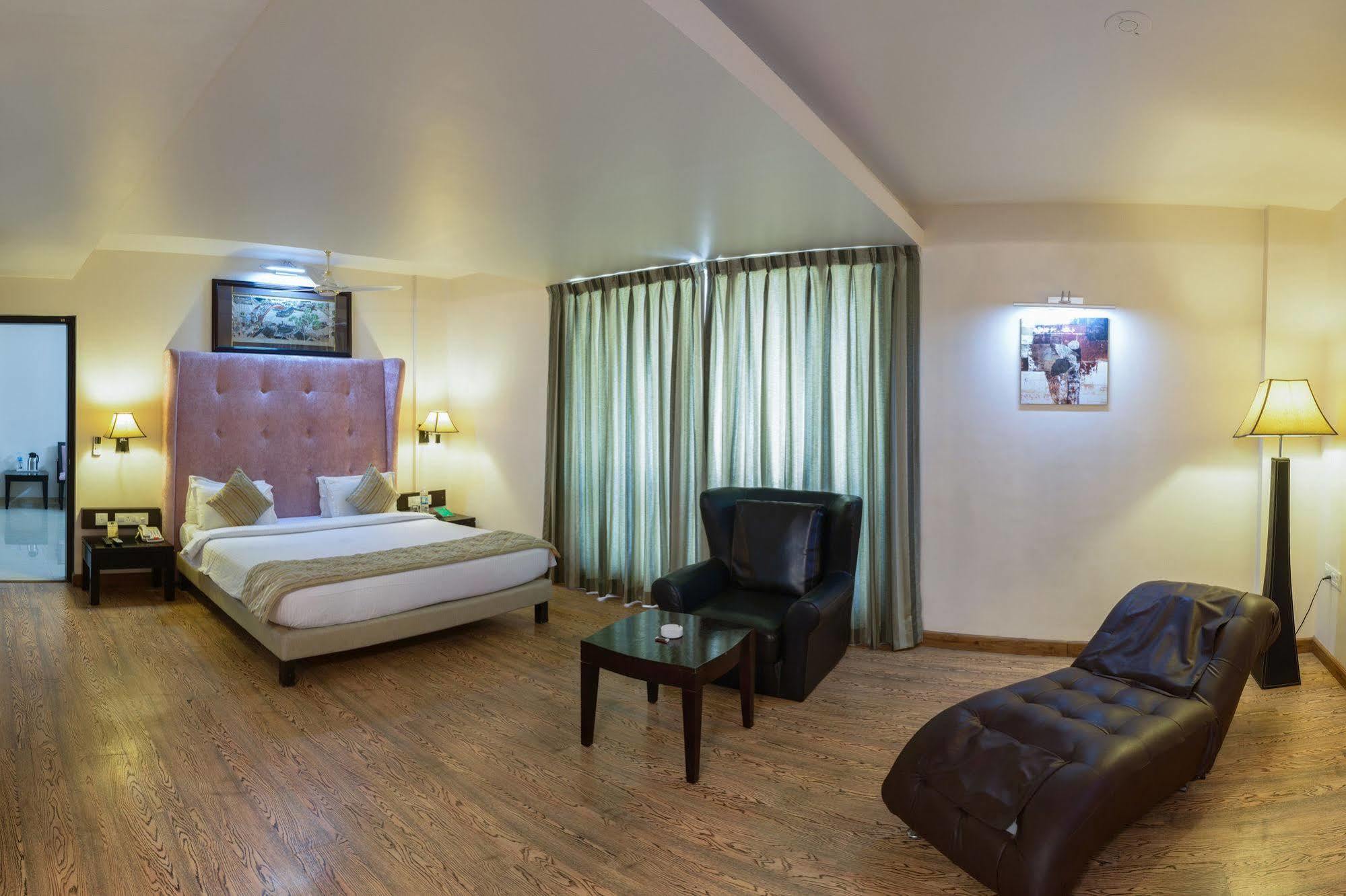 Quality Inn Palms Gāndhīdhām Eksteriør bilde