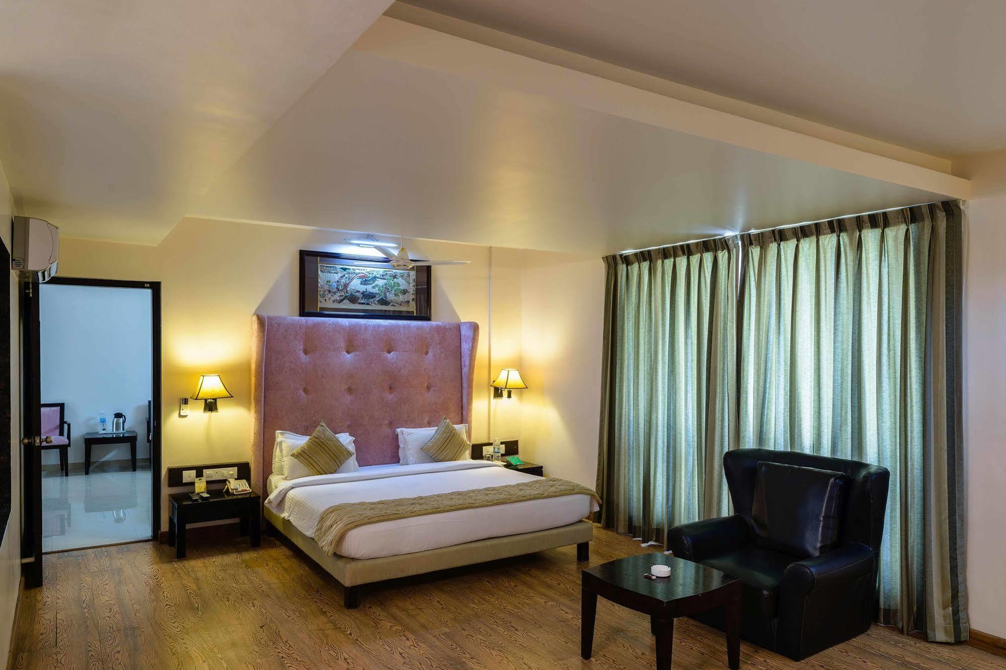 Quality Inn Palms Gāndhīdhām Eksteriør bilde