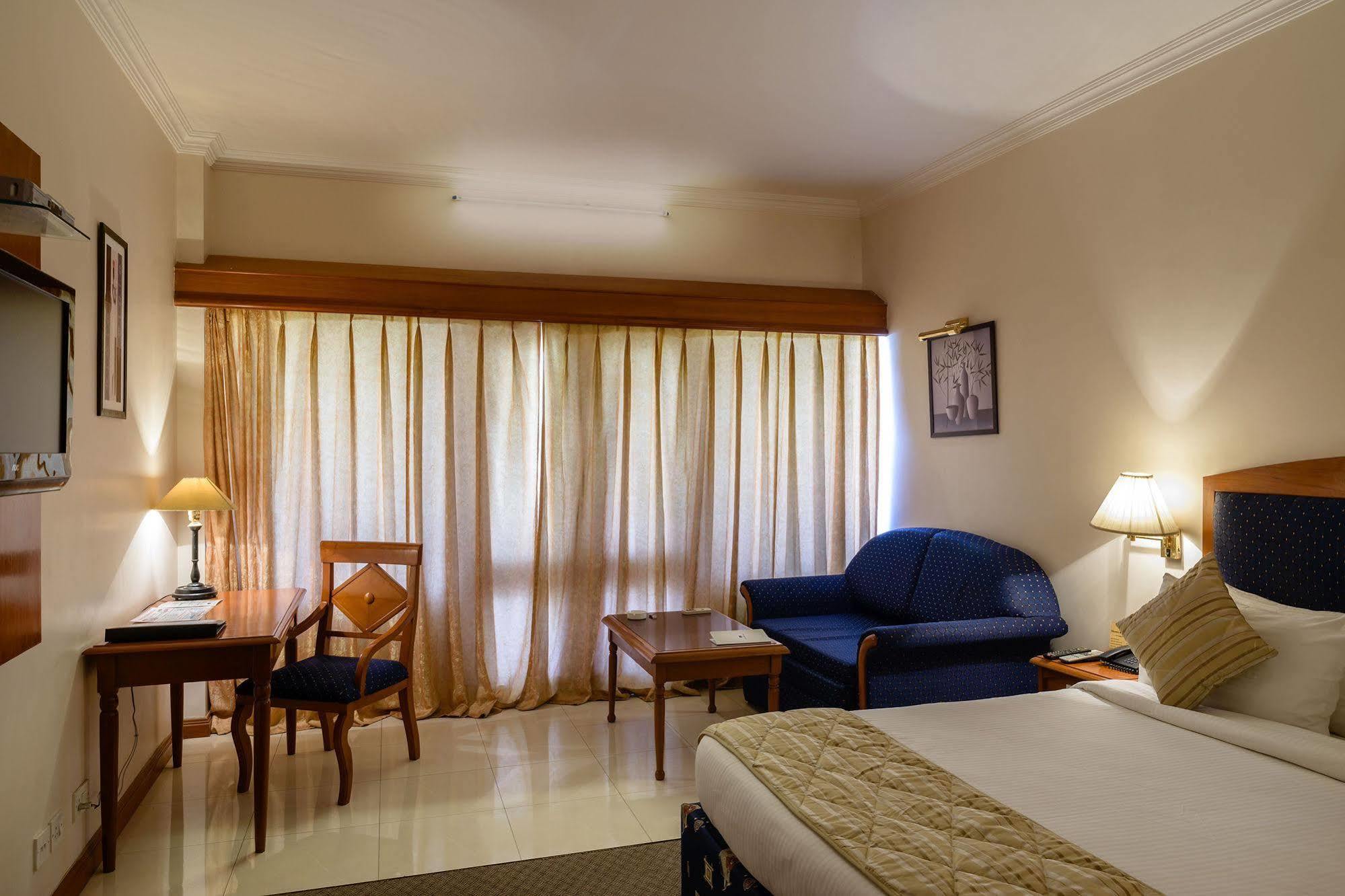 Quality Inn Palms Gāndhīdhām Eksteriør bilde