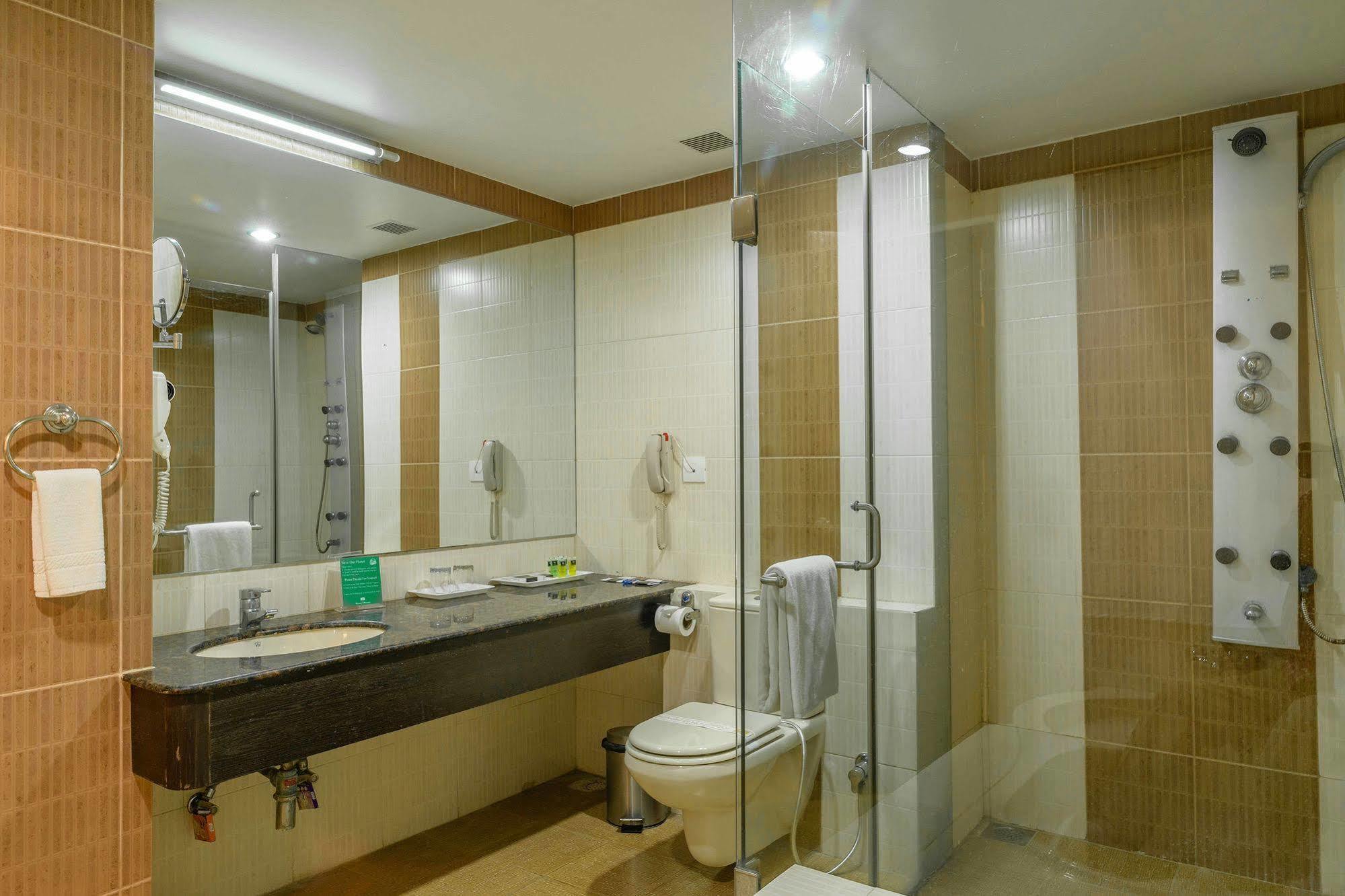 Quality Inn Palms Gāndhīdhām Eksteriør bilde